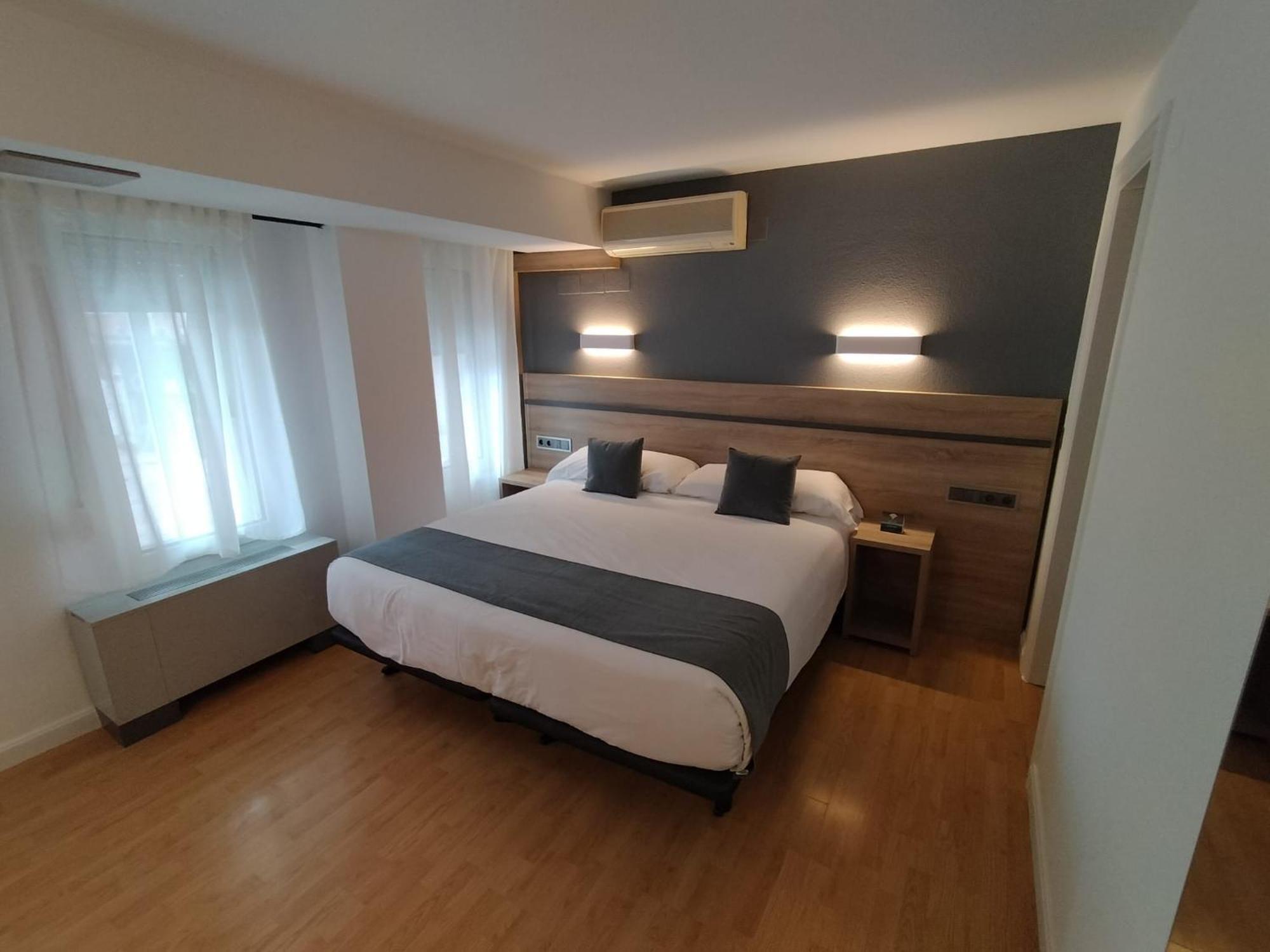 Hostal Alda Palencia Plaza エクステリア 写真